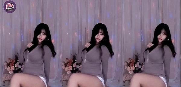  Gái Hàn Quốc nhảy khoe mông ngực